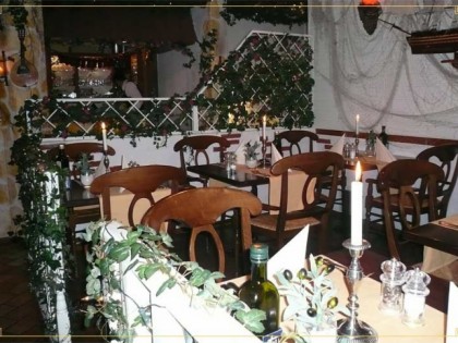 Photo: Costas Greek Taverna