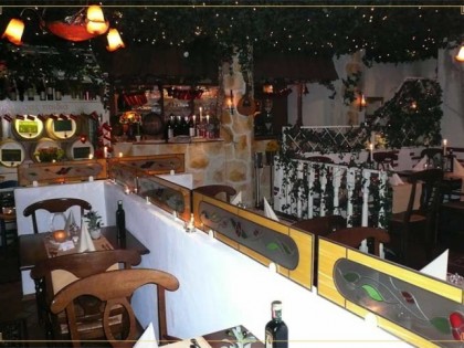 Photo: Costas Greek Taverna