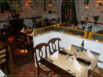 Photo: Costas Greek Taverna